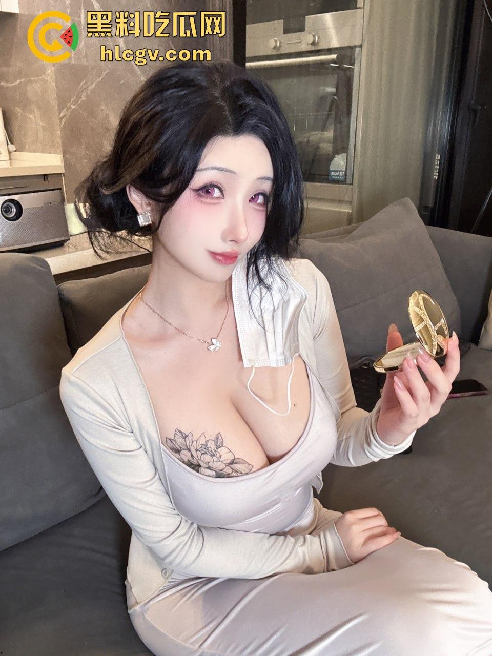 『rioko凉凉子』御姐写真曝光!红色吊带黑丝,丰乳肥臀简直人间胸器,魅魔圣体人间尤物!-12
