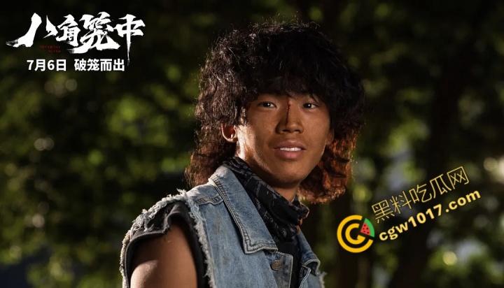 王宝强在《八角笼中》中展现震撼绝技，拳风呼啸血肉横飞，震惊观众心！层层逆境，少年激战求生，勇者无敌，拼搏出未来！-3