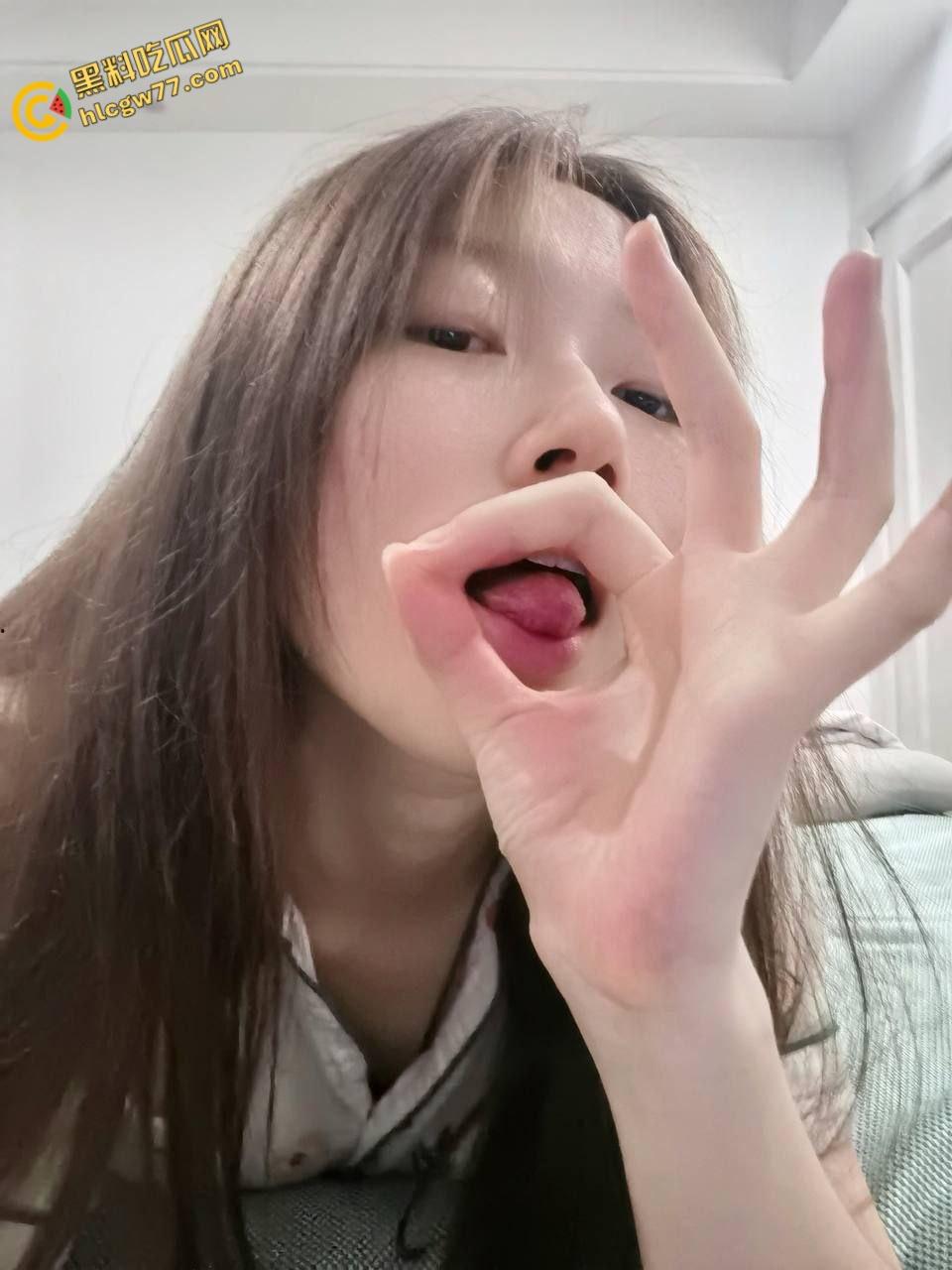 曲阜师大【孙雅欣】，被狂操高潮喷水，回宿舍又自慰湿透床单，真是个骚母狗！-2