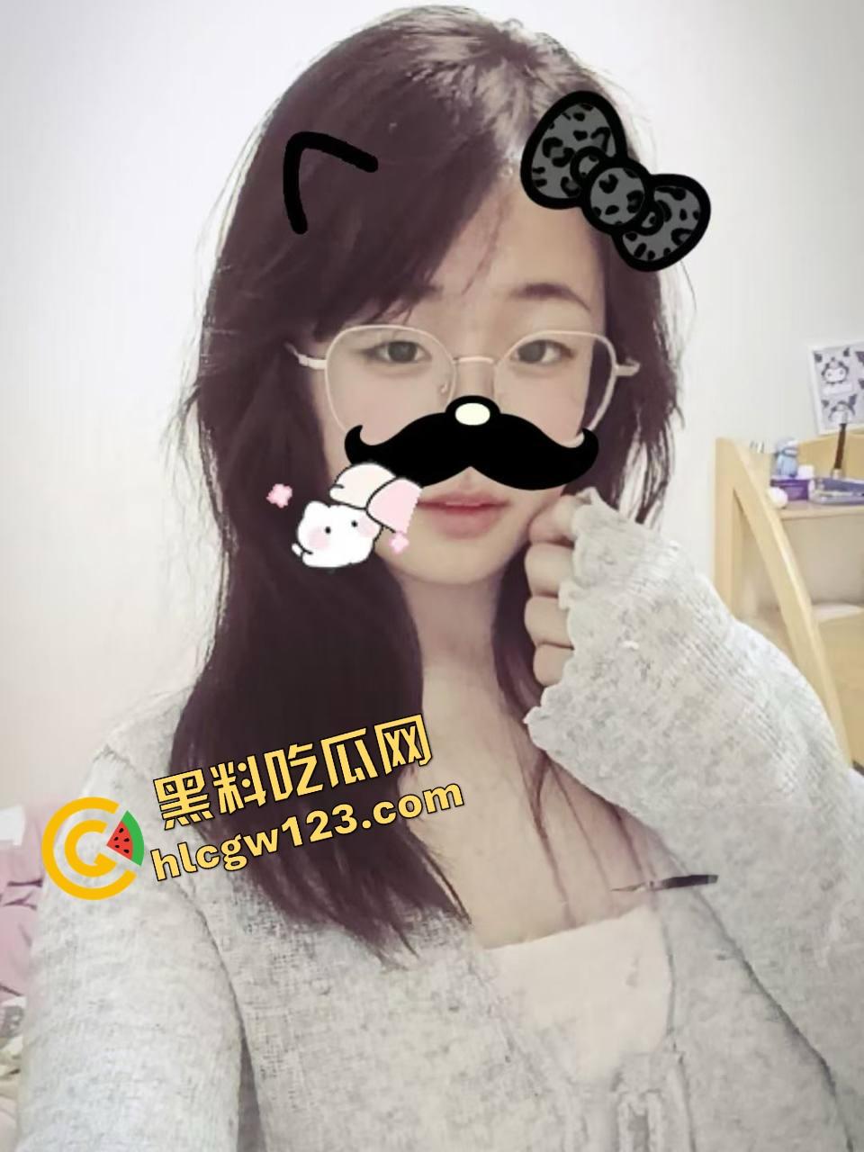 宝鸡文理学院【亢彦如】清纯女学霸化身黑蝴蝶母狗,日撸三四次发骚视频,扣逼揉奶玩疯了!-8