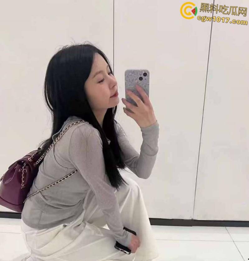 湖北荆州小母狗【黄媛媛】，夜店天天勾引小奶狗约炮，伸出舌头渴望精液，柳腰巨乳被按在床上大力抽插！-4