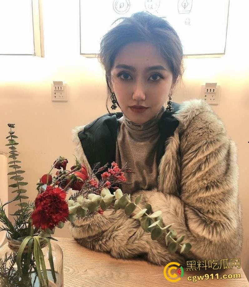 武汉大学反差校花【杨帆】,被学校光头教授重金包养,一晚无套连打4炮,蒙着眼睛口交,黑丝翘臀被疯狂爆肏!-8