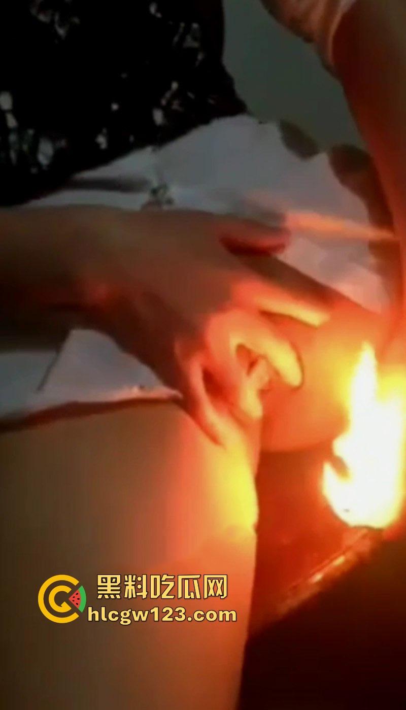 论熟女骚逼的猎奇花样整活 用逼灭灯 吹气球 抽烟都不在话下 不管是吹还是吸！-4