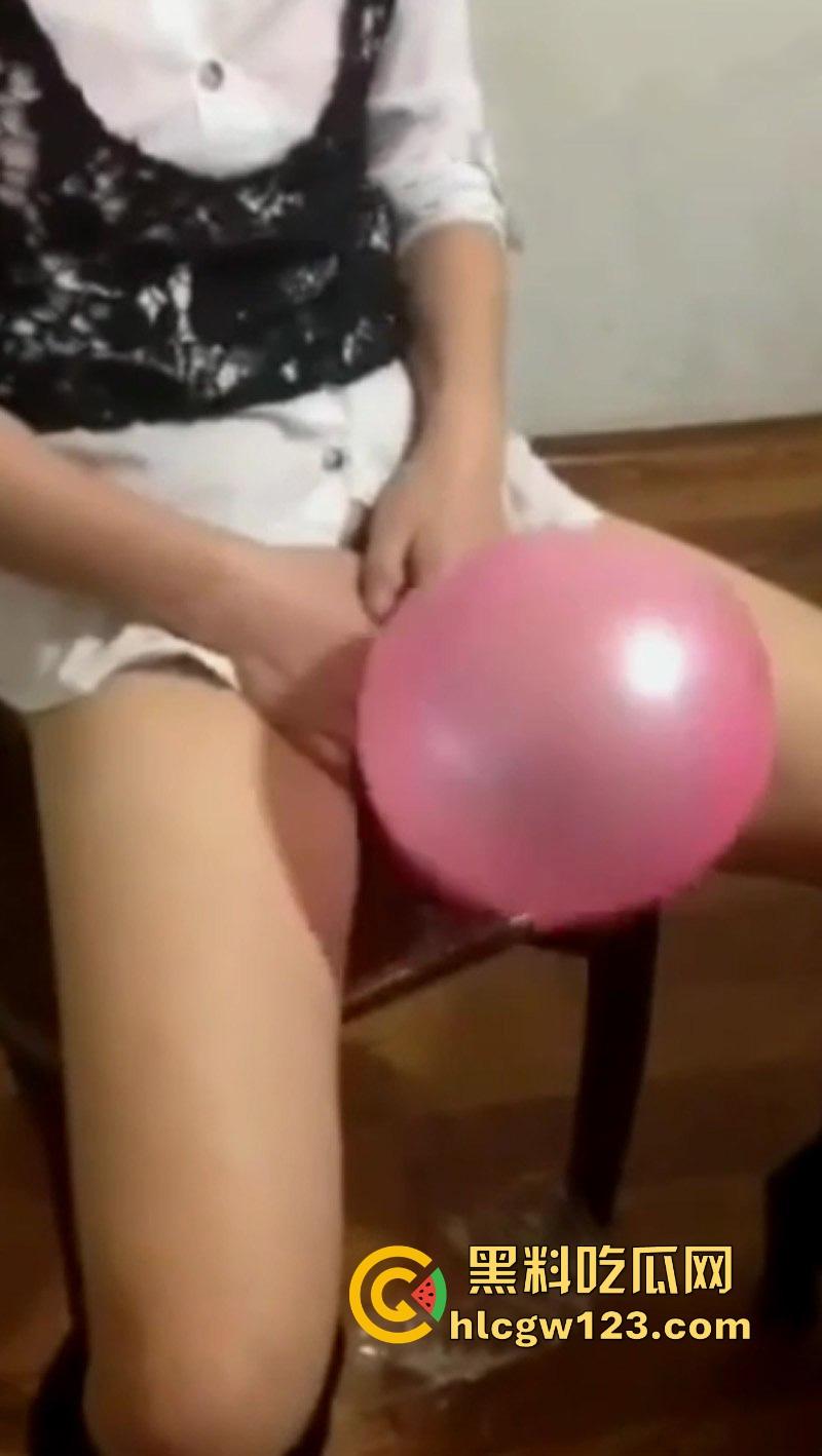 论熟女骚逼的猎奇花样整活 用逼灭灯 吹气球 抽烟都不在话下 不管是吹还是吸！-5