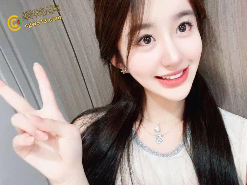 帮烟瘾哥哥买烟,饥渴妹妹主动口交,呻吟甜美干的妹妹白浆直流,快射了主动含屌口爆吞精 !-2