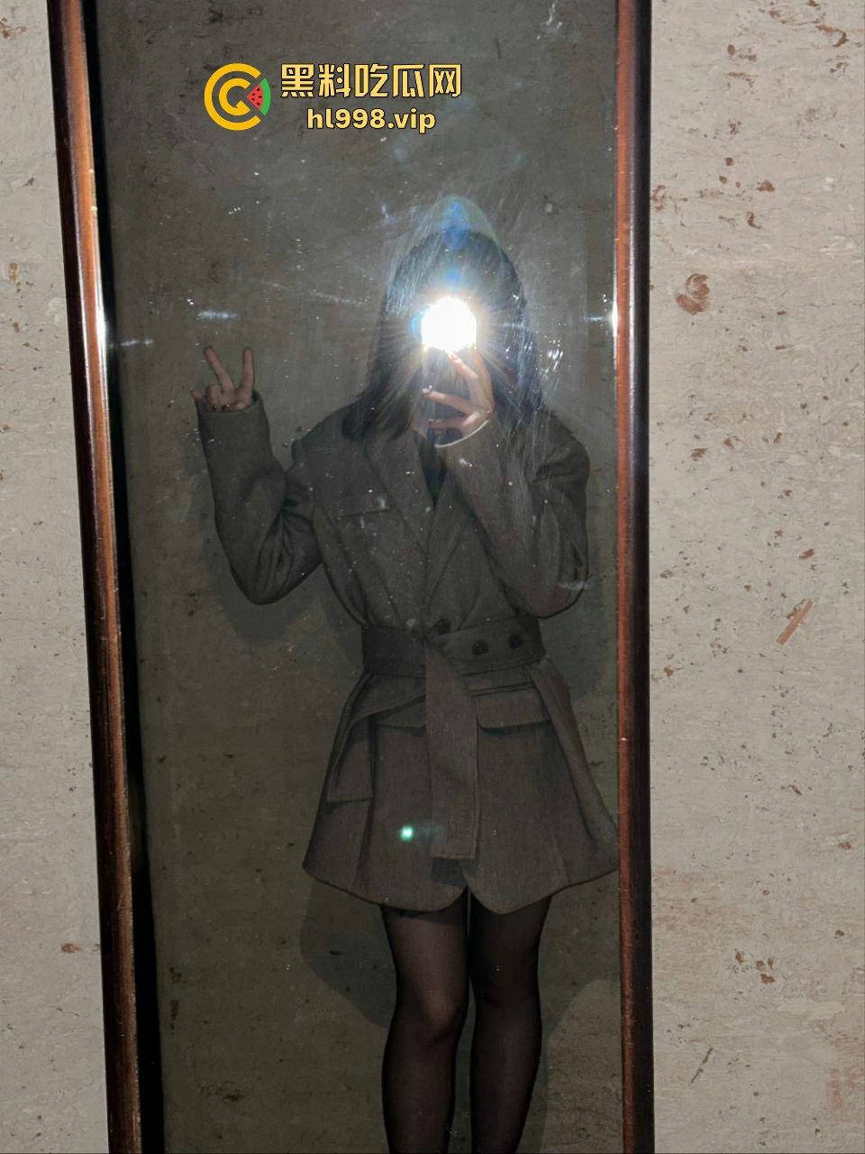 抖音主播【楽涩】国内装乖，国外推特玩骚！奶子逼全给看，找大哥卖逼毫不遮掩！-2