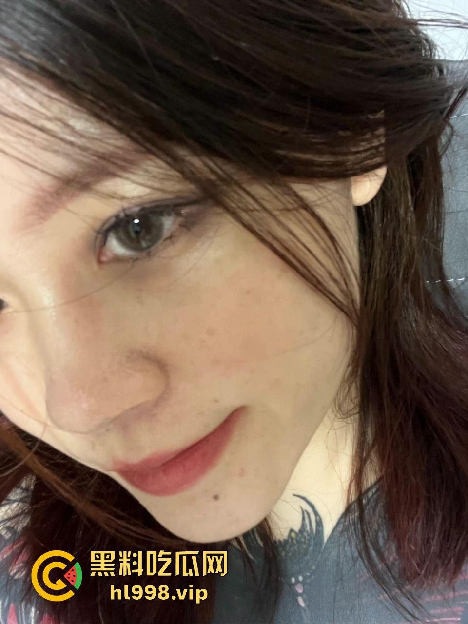 抖音主播【楽涩】国内装乖，国外推特玩骚！奶子逼全给看，找大哥卖逼毫不遮掩！-6