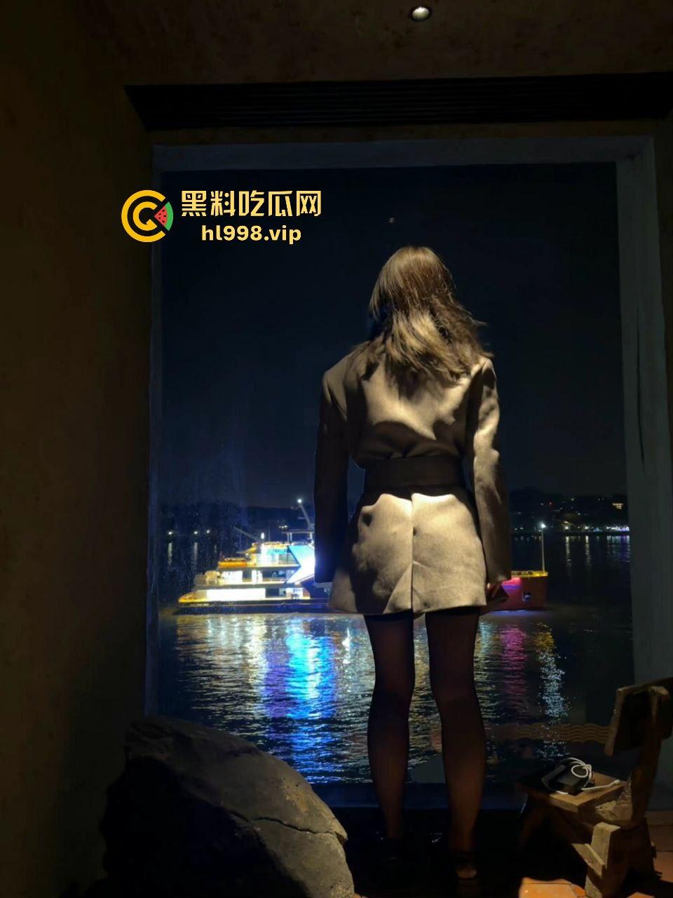 抖音主播【楽涩】国内装乖，国外推特玩骚！奶子逼全给看，找大哥卖逼毫不遮掩！-18