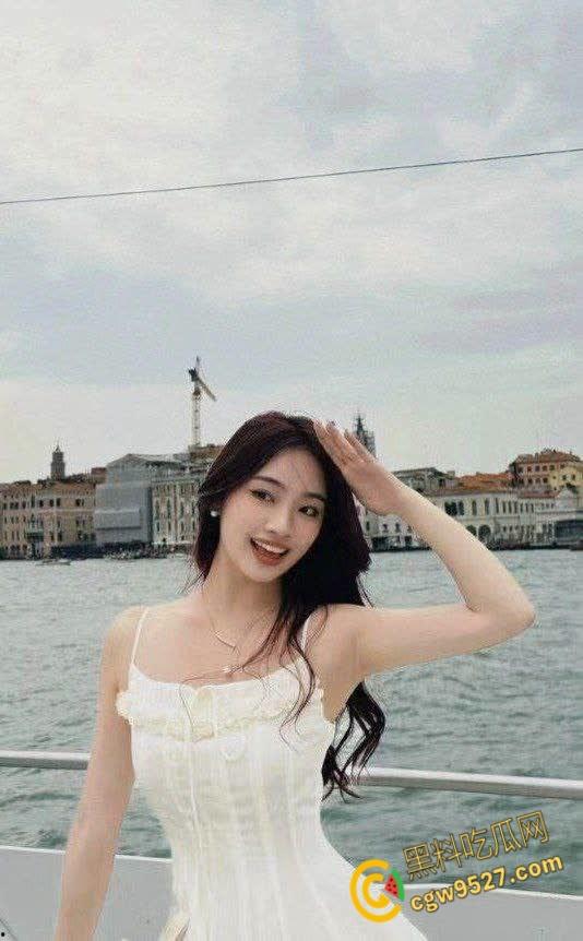 浙江艺术职业学院嫩妹【曹颖】，异地恋骚穴难耐，出轨偷情宝马富哥，高跟鞋站立后入，绝美翘臀完美炮架！-4