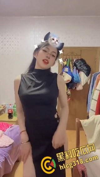 推特颜值网红【子子喜】，完美露脸脱衣裸舞， 性感美乳微毛嫩穴，福利姬中的极品 !-1