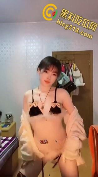 推特颜值网红【子子喜】，完美露脸脱衣裸舞， 性感美乳微毛嫩穴，福利姬中的极品 !-6