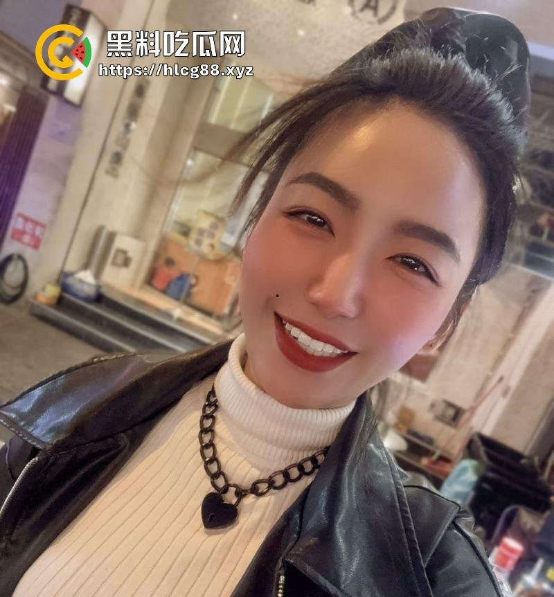 台湾小麦色健身女【你的小太阳】付费资源流出,极品蜜桃臀疯狂榨精,高潮时全身都在颤抖!-3