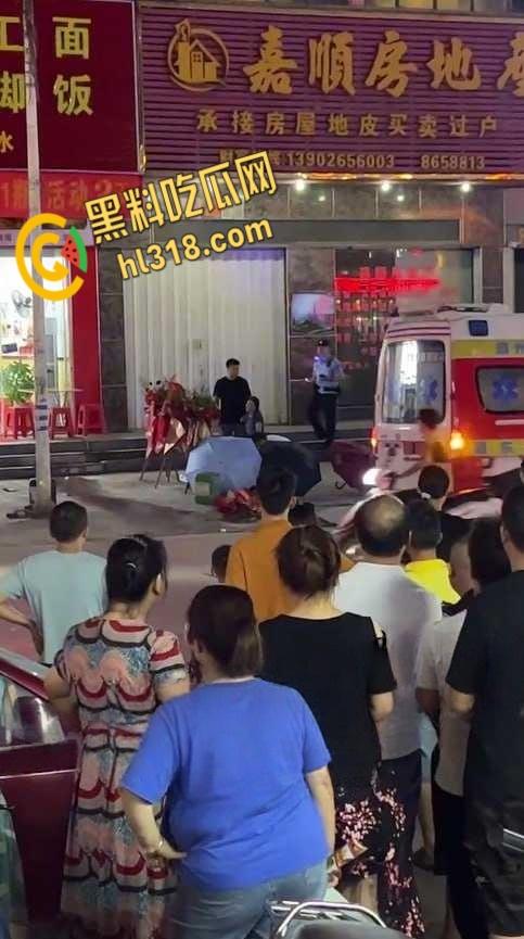 广东惠州惠东黄埠，一女子不明原因悬于窗外，不断摆脱窗户里的施救，从六楼坠落凶多极少  !-7