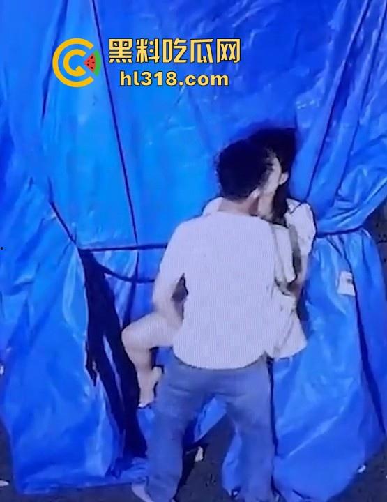 深夜小区惊现情侣野战，在监控底下明目张胆上演春宫戏，掰开双腿极其享受，小编实名表示羡慕！-5