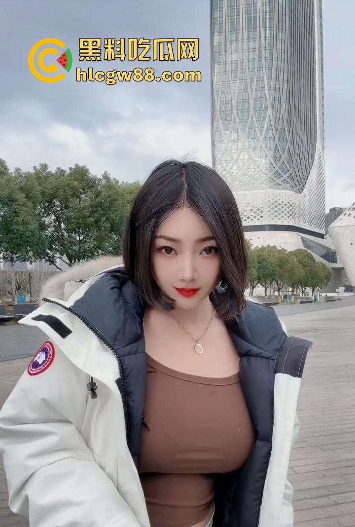 抖音巨乳肥臀反差网红坐拥97万粉丝【兔兔1104】线下约啪肥臀后入 揉奶抖臀 淫叫不断！-6