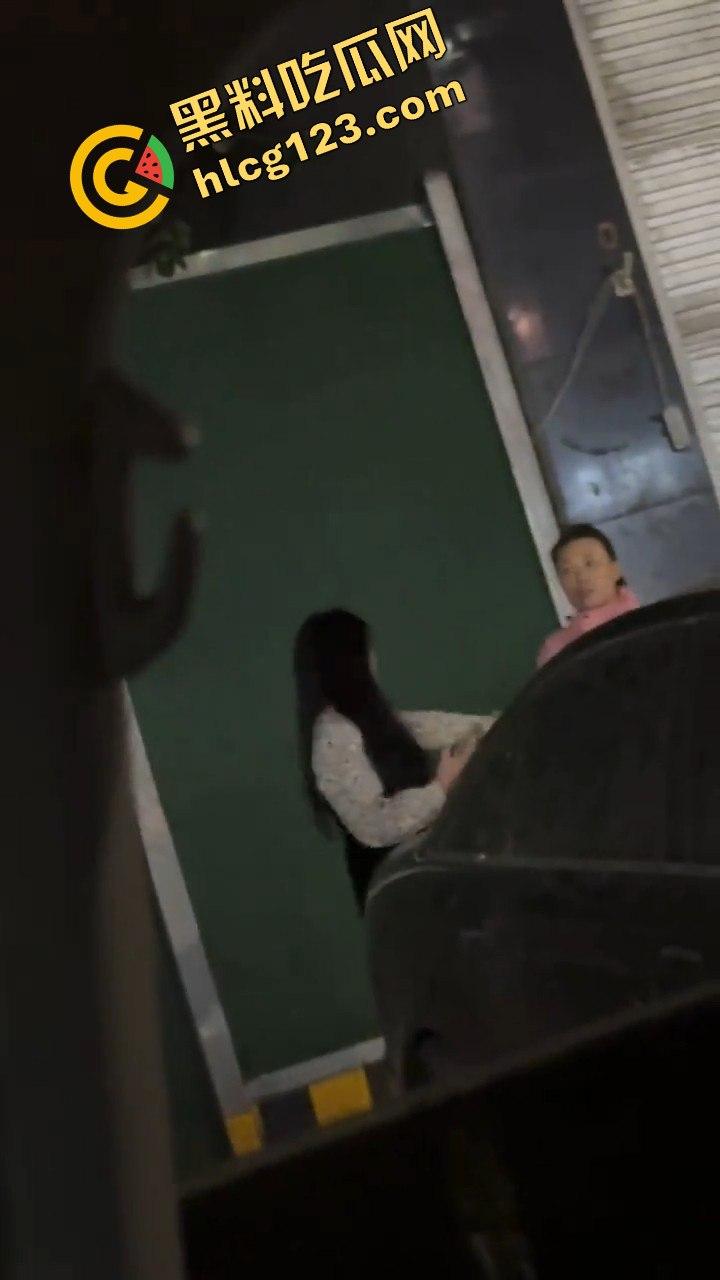 石家庄抓小三！母子联手出击，轮流暴打小三，这儿子没白养！-3