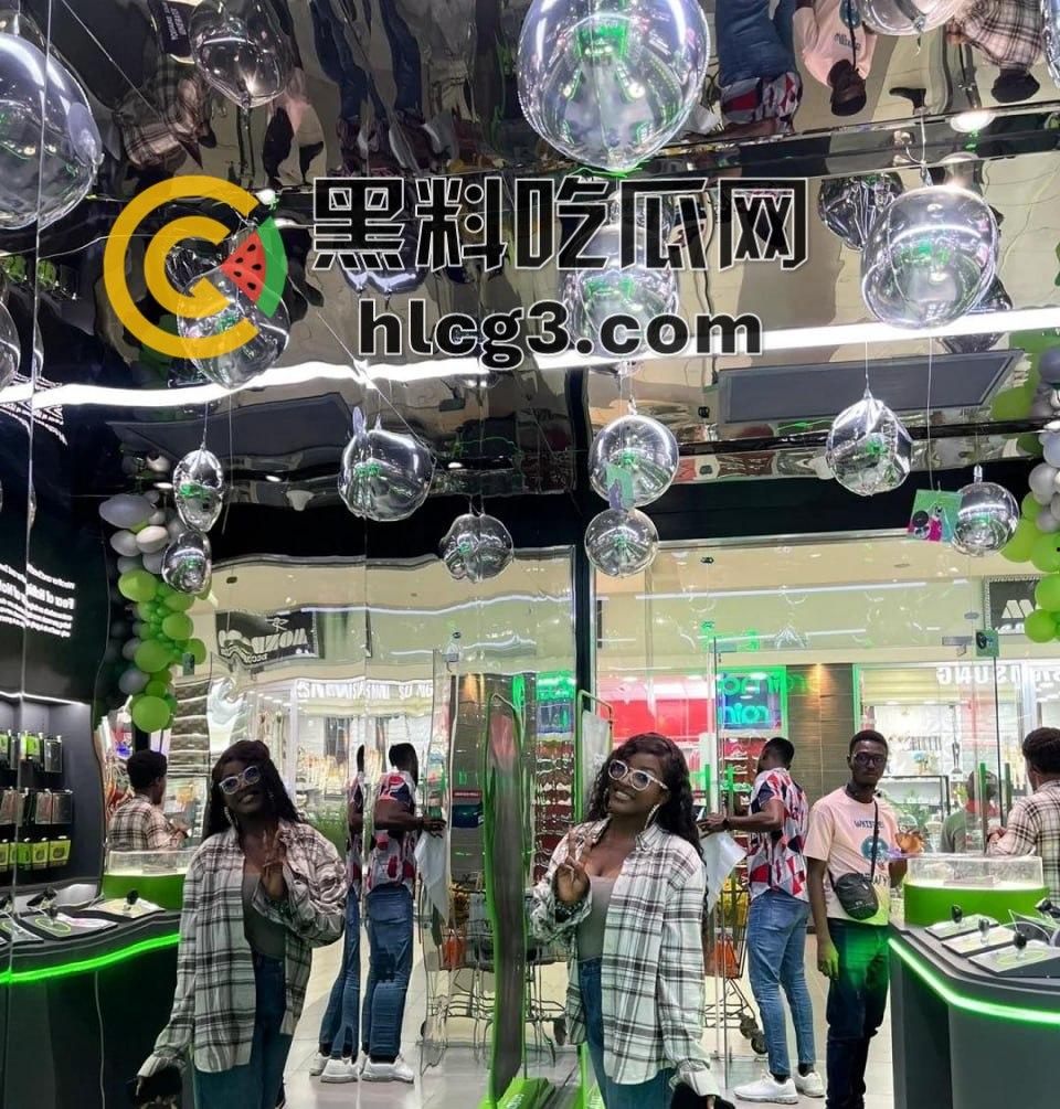 斯达黎加黑妹『 CARLOS』国庆日聚会现场 当众脱光表演阴道插啤酒瓶热舞-3