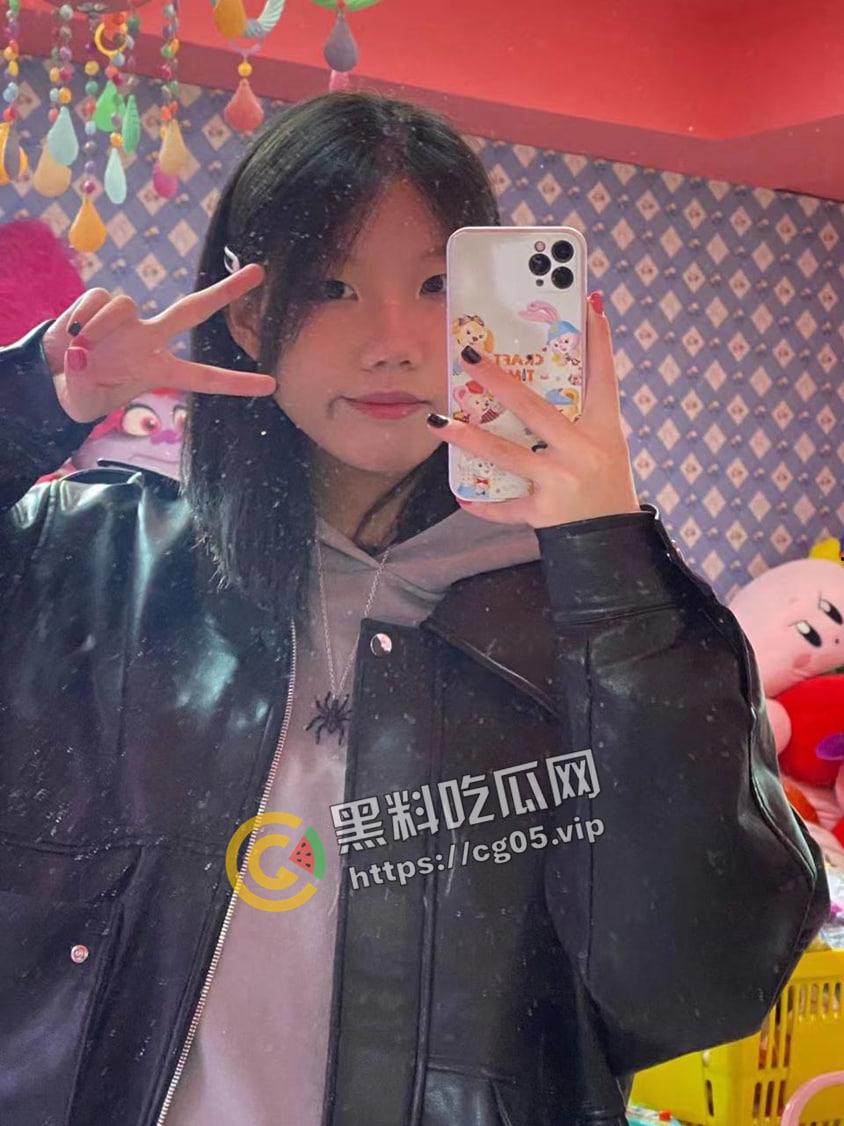 瓜友投稿！重庆母狗【伍雅馨】想被包养 收了钱不办事无视金主爸爸被曝光 私密视频流出-13