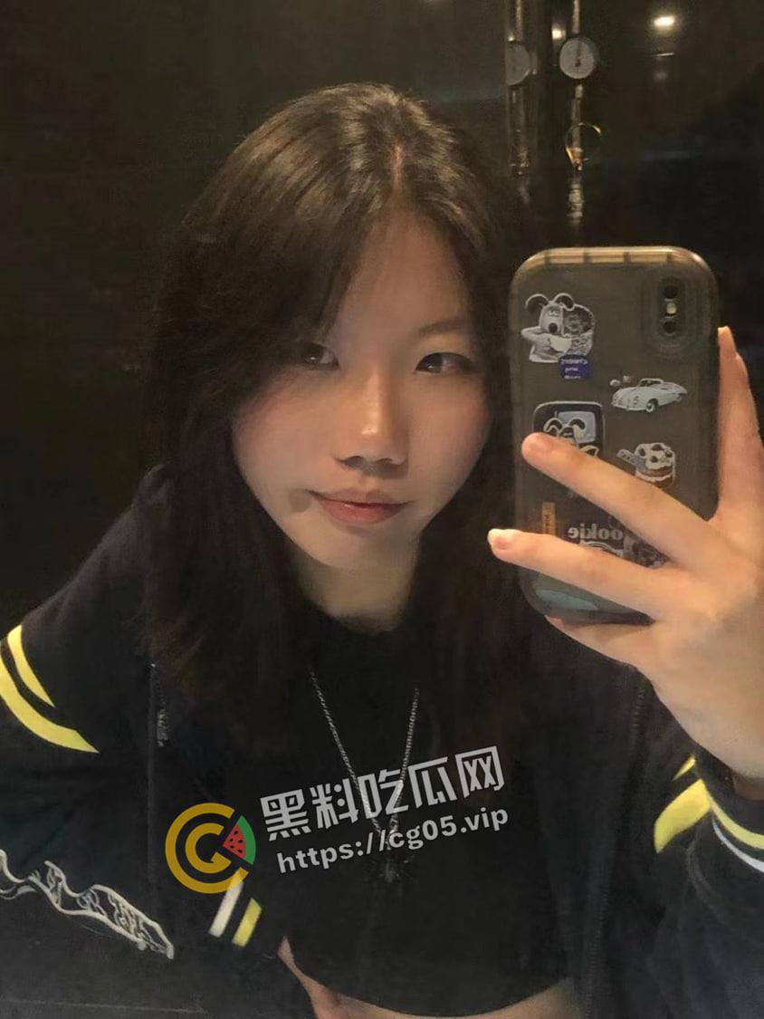 瓜友投稿！重庆母狗【伍雅馨】想被包养 收了钱不办事无视金主爸爸被曝光 私密视频流出-16