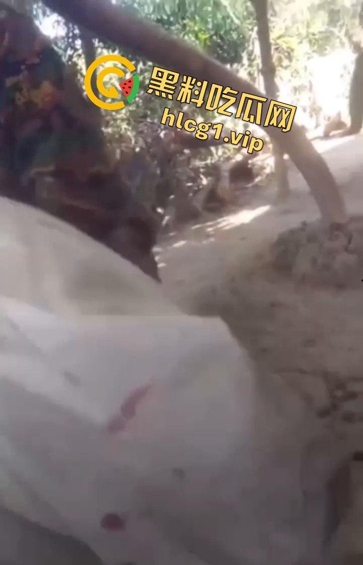 缅甸妙瓦底军阀虐待人质视频曝光,男子被殴打至面目全非,血迹斑斑的恐怖真相!-1