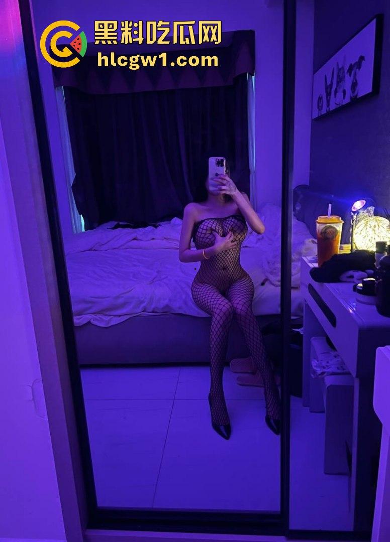 瓜友爆料广州商务饭局的头号骚货『姜安琪』！表面高冷，撒钱贴你身上送逼，干到她腿软还叫爸爸！-15