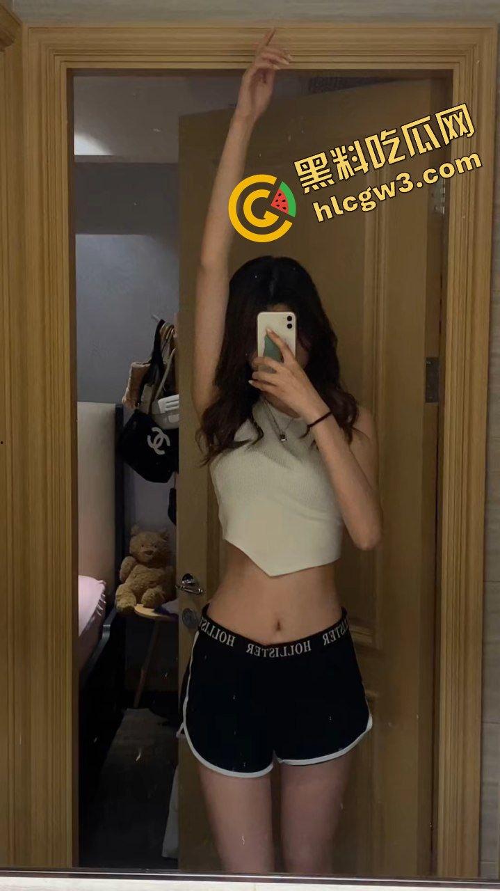 抖音气质反差骚鸡英国留学生【kel】镜前露奶展示玉体 酒店趴床暴力后入！独家曝光！-3