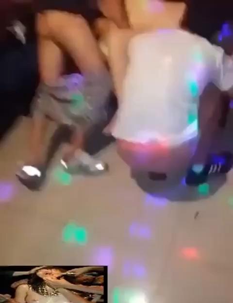 网友自拍 喝大了的白虎少妇 KTV 里躺沙发上被三男人轮流干 有说有笑有录像-6