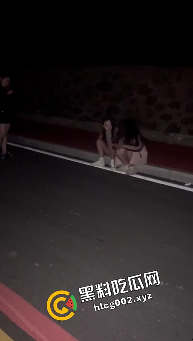 河南新县女孩被霸凌原视频 扇脸 吃烟头 飞踹 精神小妹们下手太狠了-6