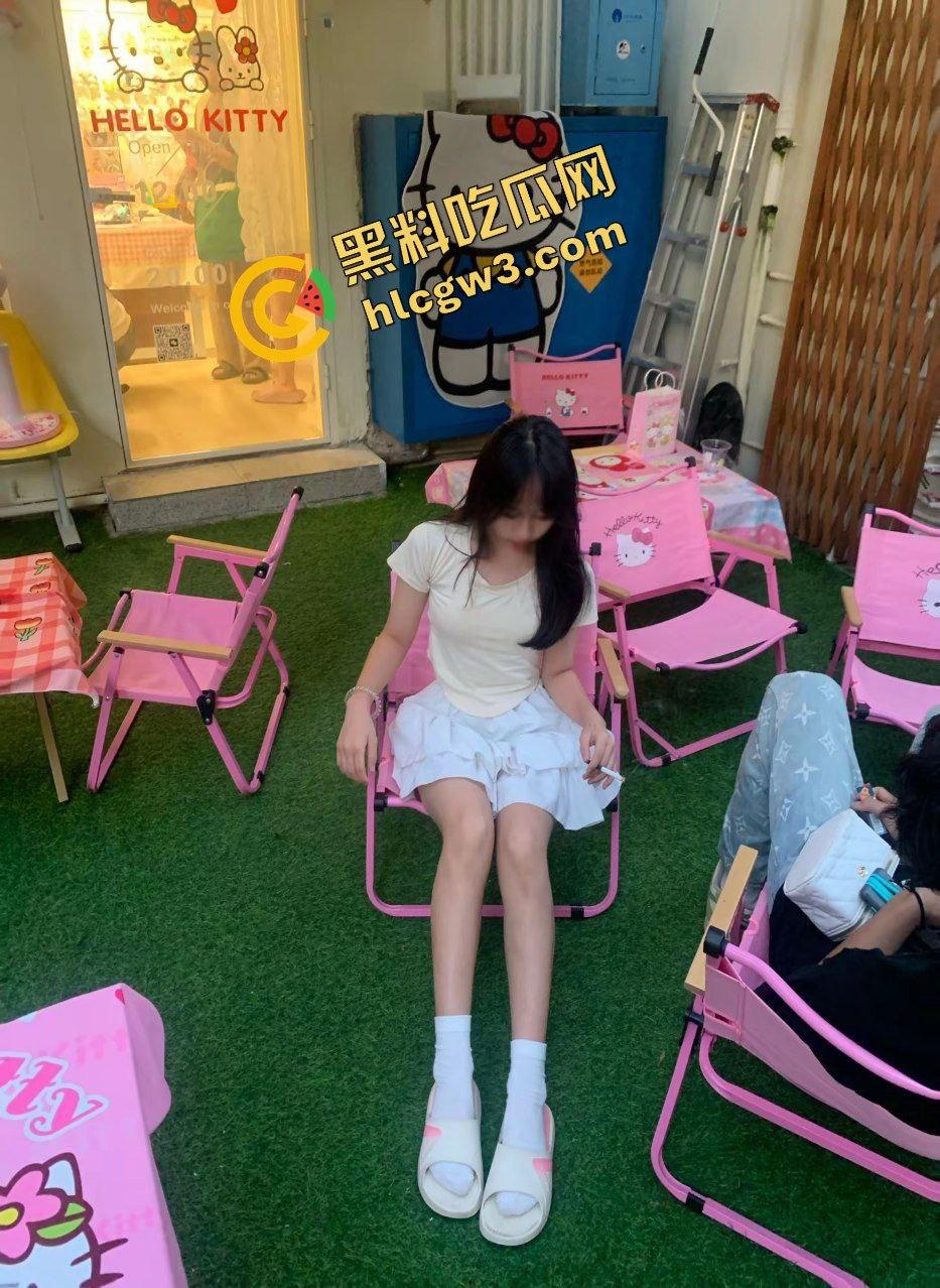 深圳沙井上南学校清纯骚贱反差妹『豆琦祺』深圳大哥砸钱得吃 爆操后搂着睡！独家曝光流出！-3