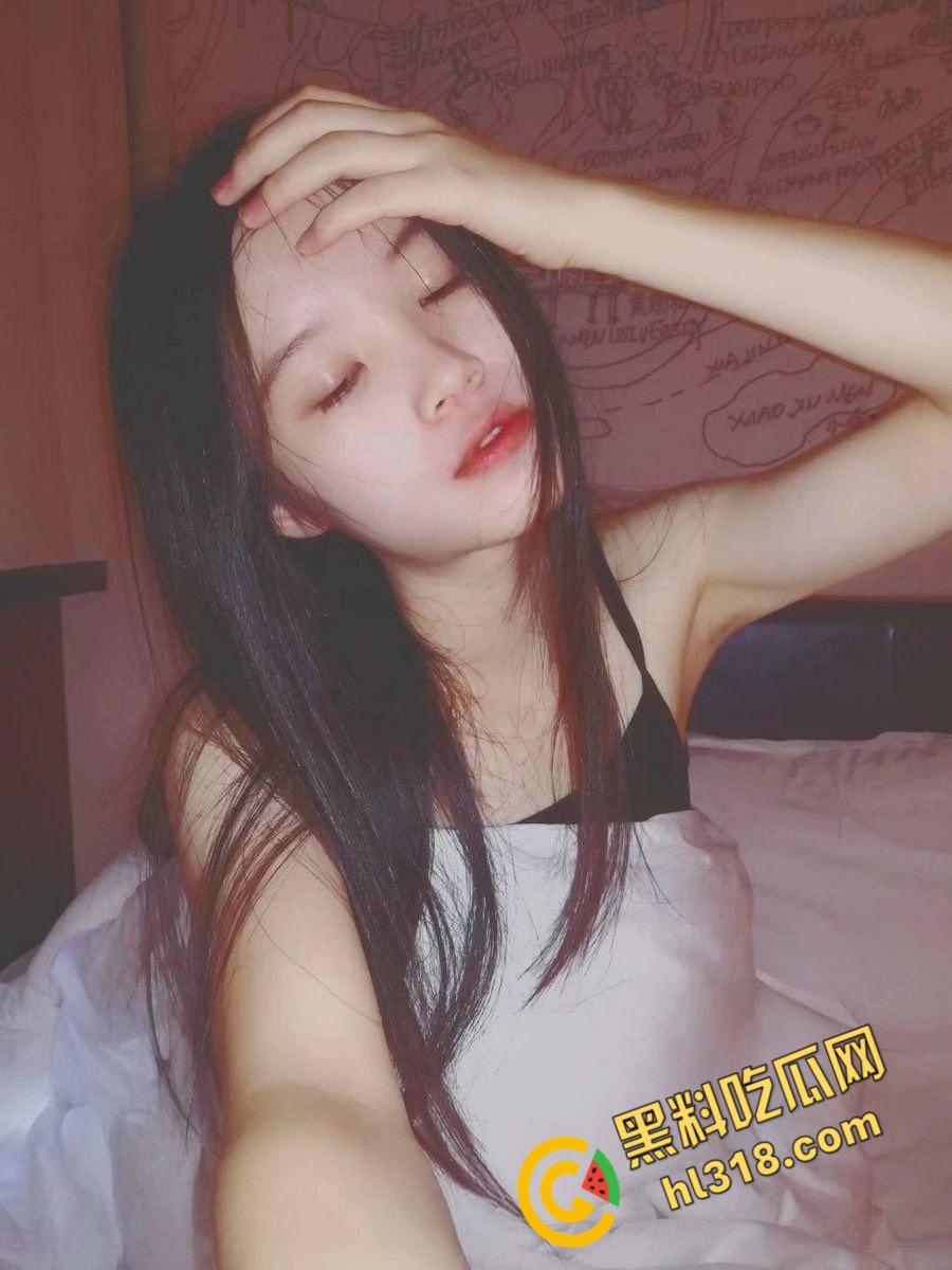 四川清纯眼镜护士【黄依琳】，黑丝眼镜母狗床上淫水横流，主动女上骑乘害羞挡脸，娇喘对话反差至极 !-3