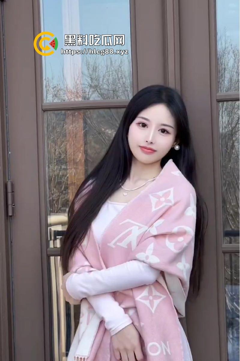 高颜值性感御姐【林晓怡】出轨被老公曝光视频,酒店情趣黑丝跳蛋调教 大屌直插花蕊,操的骚鸡淫叫连连!-1