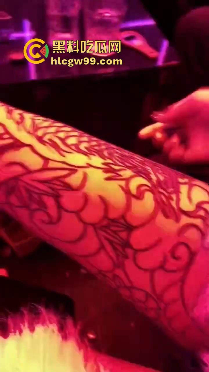 玩归玩闹归闹夜店里面别拍照!大城市夜店精彩瞬间流出,都是极品身材的骚货,还是你们会玩!-3