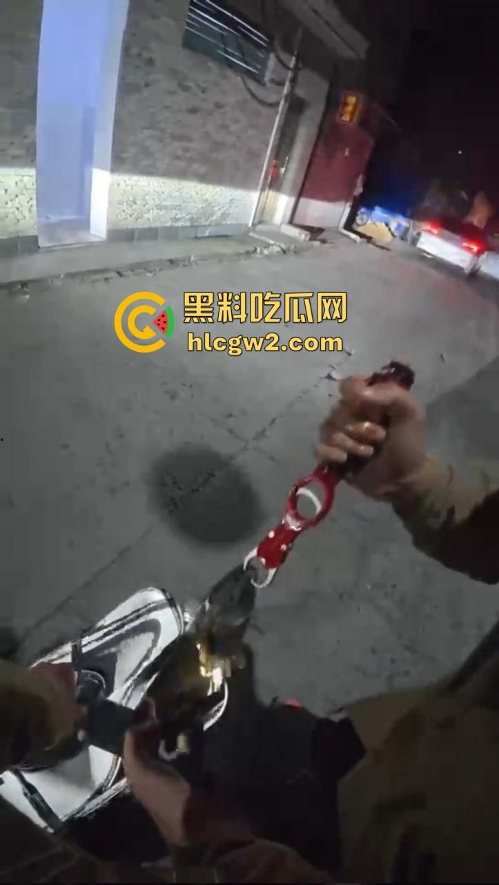 钓鱼佬想换小姐姐十分钟激情 拿条黄辣丁换草逼 小姐姐一脸嫌弃 把人当翘嘴钓呢？-1